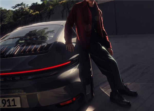 新款保时捷911很强 因为它让老款变得更香了(图4) 新款保时捷911很强 因为它让老款变得更香了