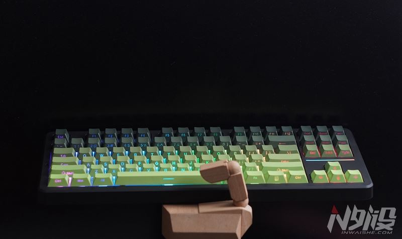 人体工学+三模操控! 前行者一方X87三模机械键盘拆解评测(图3)