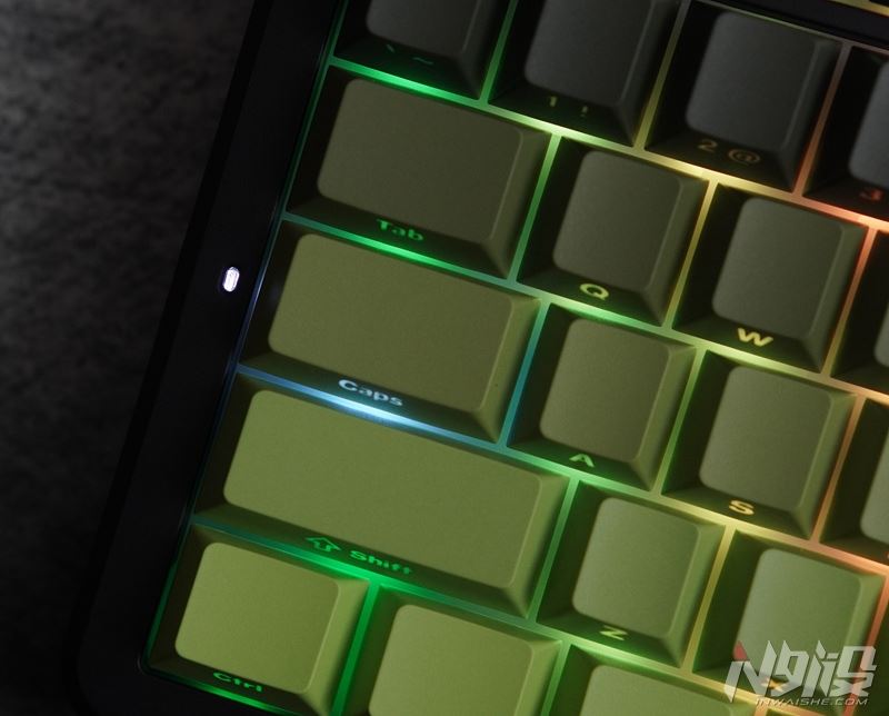 人体工学+三模操控! 前行者一方X87三模机械键盘拆解评测(图5)