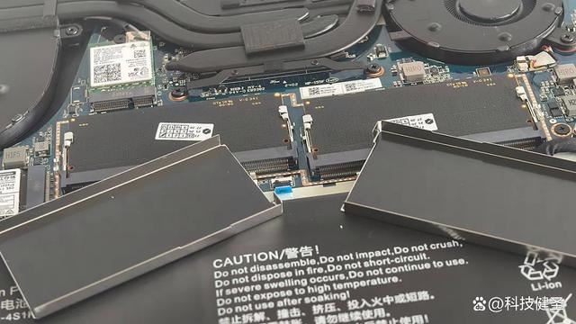 新锐龙R7+1TB+2.5K 售价仅4299元! 机械革命无界15 Pro笔记本测评(图4)