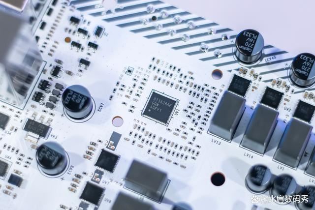 超简洁海景房主机必备! 七彩虹iGame B760M ULTRA Z主板评测(图6)