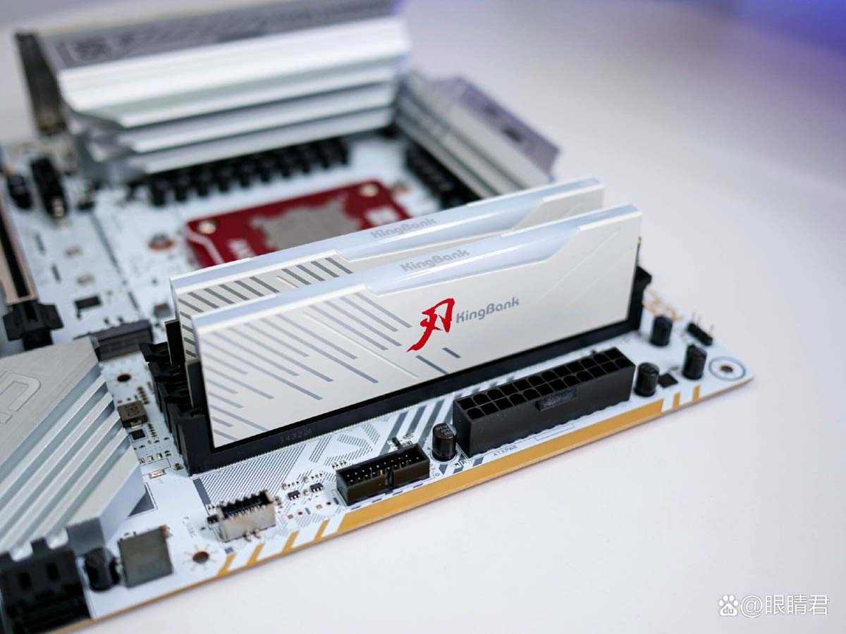 极致稳定与性能的双重盛宴! 金百达白刃DDR5 6000 C28内存测评(图1)