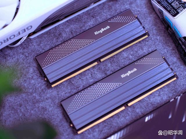 单条16GB和24GB谁的性能更好? Z790+金百达星刃D5内存超频实战(图1)