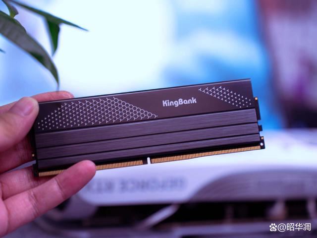 单条16GB和24GB谁的性能更好? Z790+金百达星刃D5内存超频实战(图3)