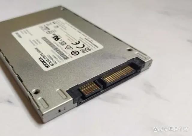 升级电脑却买错了SSD? 一篇看完2024常见固态硬盘种类及相关参数科普(图2)