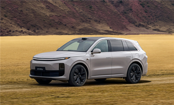 全球首家超华为小鹏特斯拉!理想车位到车位智能驾驶全量推送(图1) 全球首家超华为小鹏特斯拉!理想车位到车位智能驾驶全量推送