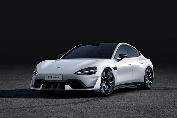 雷军谈小米SU7 Ultra珍珠白:最后一刻才加上这颜色(图2) 雷军谈小米SU7 Ultra珍珠白:最后一刻才加上这颜色