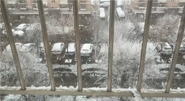 北京迎3月“桃花雪”:鹅毛大雪下到视线模糊(图1) 北京迎3月“桃花雪”:鹅毛大雪下到视线模糊