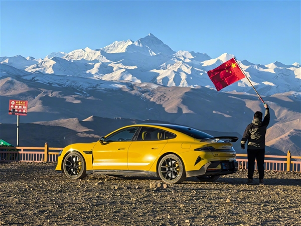 小米SU7 Ultra成功登上珠峰：中国最猛的车去世界最高的山