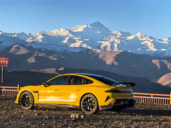 小米SU7 Ultra成功登上珠峰：中国最猛的车去世界最高的山