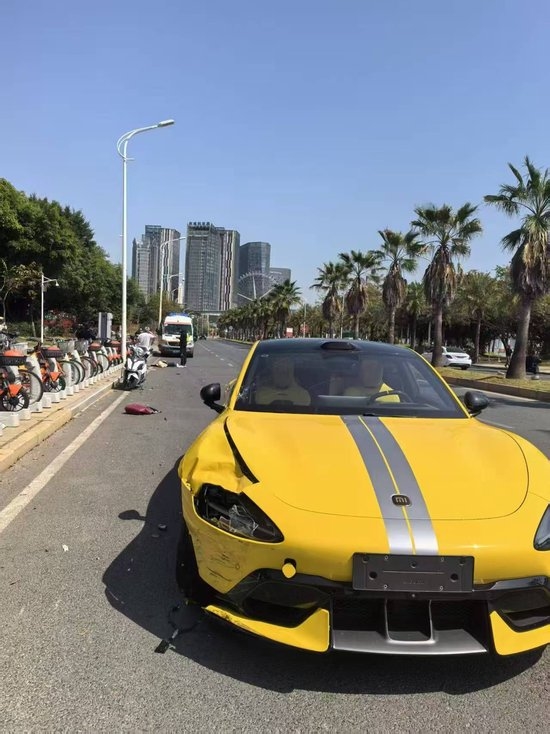 小米SU7 Ultra市区时速150km撞飞电动车 动力限制机制有漏洞：专家释疑