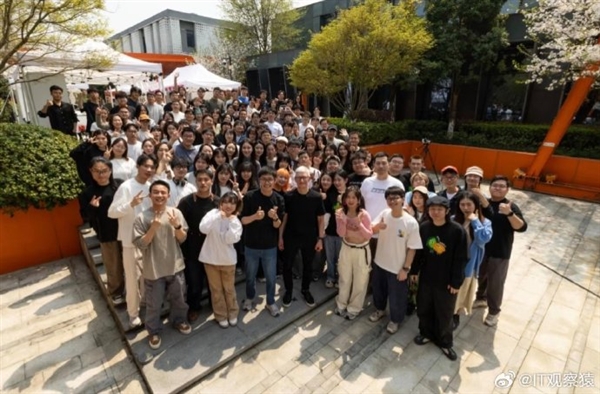 排面！库克现身杭州 约见UP主影视飓风、何同学