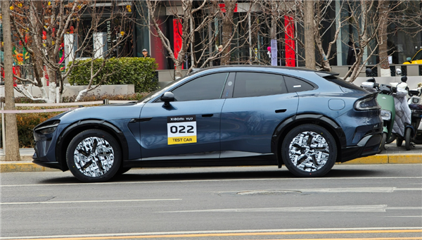 寓意“陆地战车、御风而行” 雷军：小米YU7读作“小米御7” 