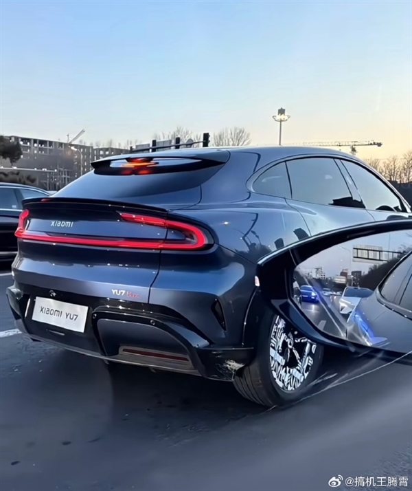 寓意“陆地战车、御风而行” 雷军：小米YU7读作“小米御7” 