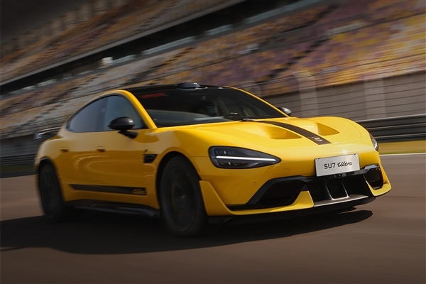 雷军把SU7 Ultra的价格打下来后:网友破防(图1) 雷军把SU7 Ultra的价格打下来后:网友破防